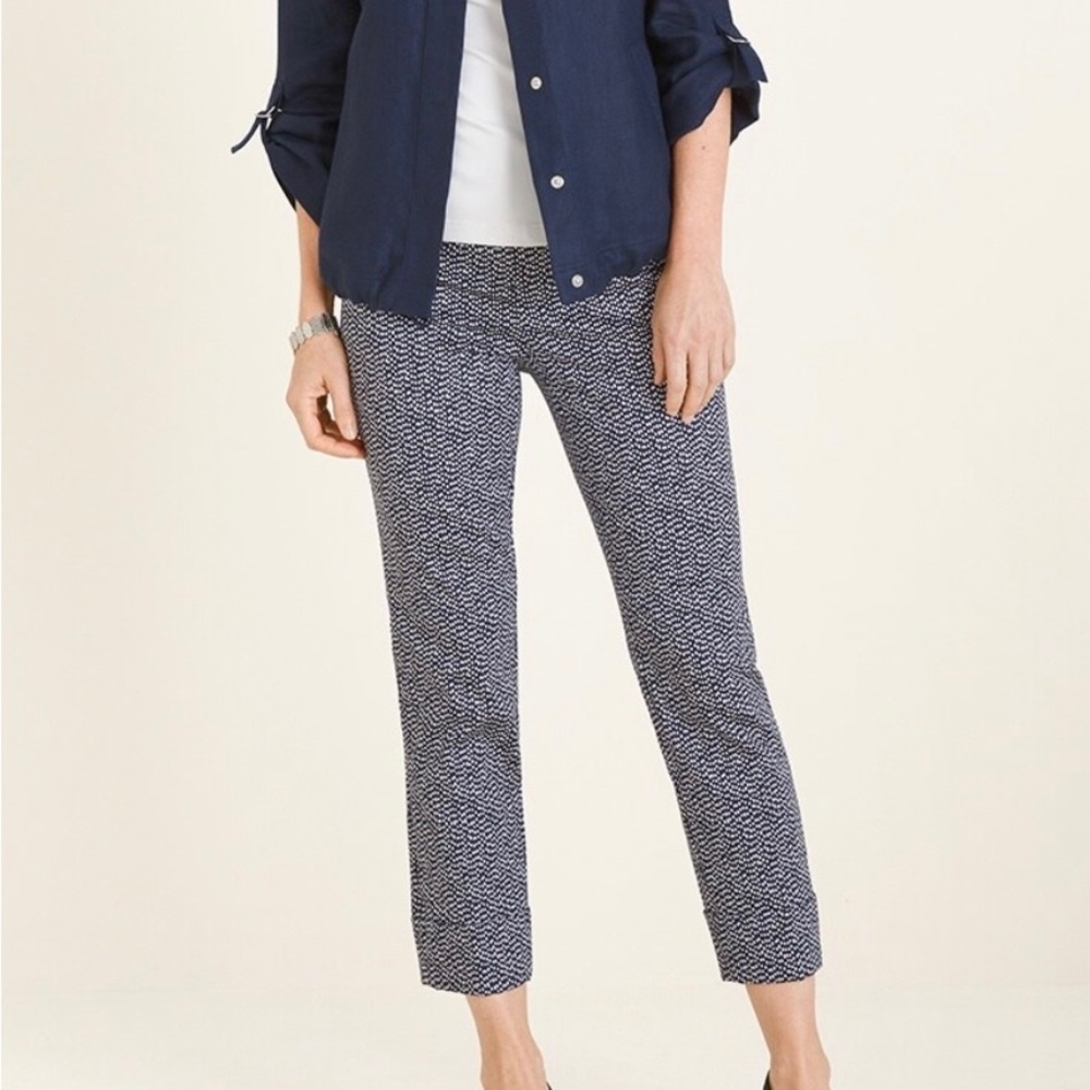 Chicos Secret Stretch Straight-Leg Cuffed Crops in Navy